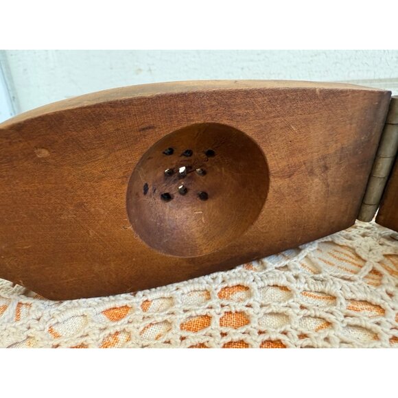 Antique Wooden Handheld Citrus Lemon Press Juicer With Metal Hinges & Rustic Fin - Picture 4 of 13